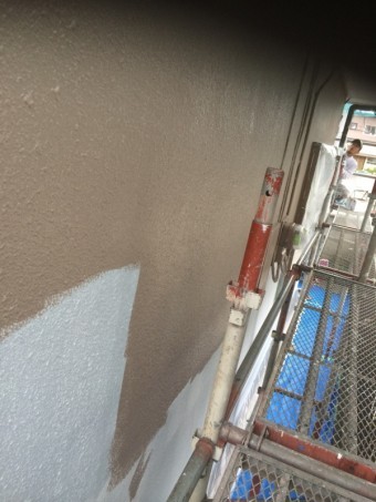 中塗り塗装中です
