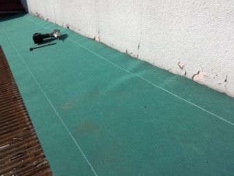 野地板にルーフィングを貼りました