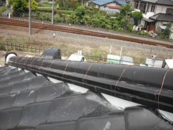 漆喰を入れ下り棟が組み終わりました