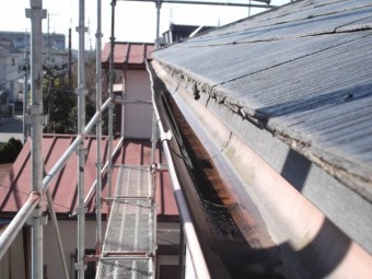 雨樋交換工事施工前破損個所です。