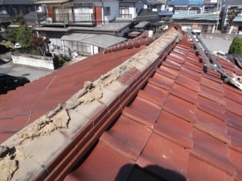 棟瓦を取り外しました
