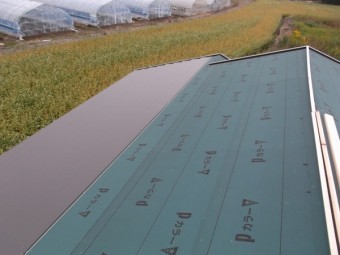 防水シートを貼りました