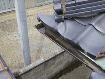 日光市、雨樋現調下屋の水溜まり