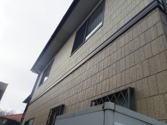 上下2色の塗り替えです。