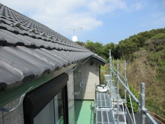 軒樋金具を取り付けました