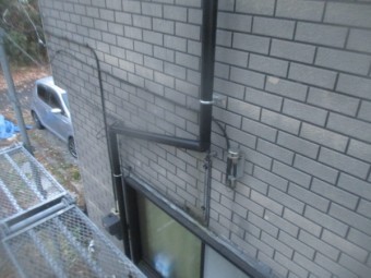 縦樋を取り付けました