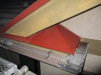 小さな板金屋根もさび止めを塗装しました
