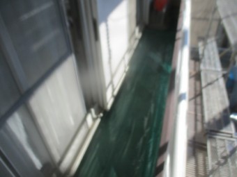 ベランダの土間養生をしました