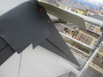 棟板金を加工しました