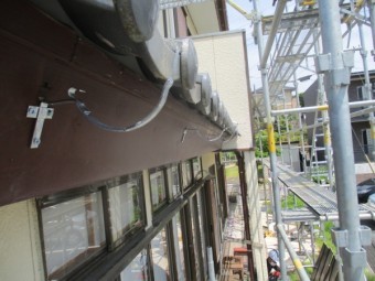 軒樋金具を取り付けました