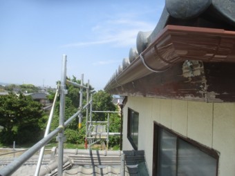 軒樋を集水器と繋ぎました