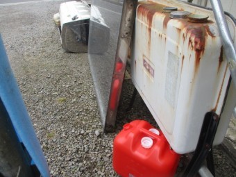 追い焚き用の石油タンクです
