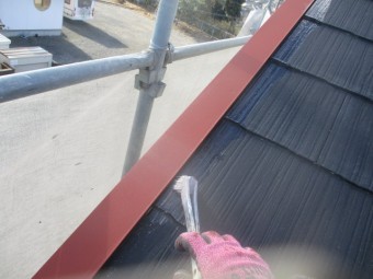 プライマーの刷毛塗装中です