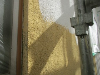 西面の下塗りの状態です