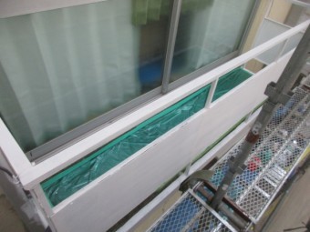 ベランダの下塗り塗装が終了しました