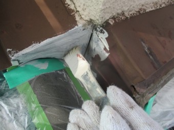 壁水切りの板金さび止め塗装中です