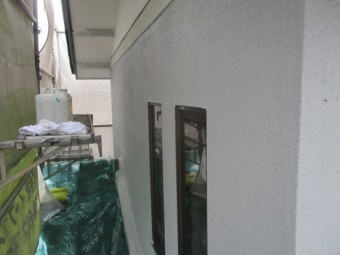 養生を剥がして掃除中です