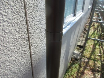 縦樋の収まりです