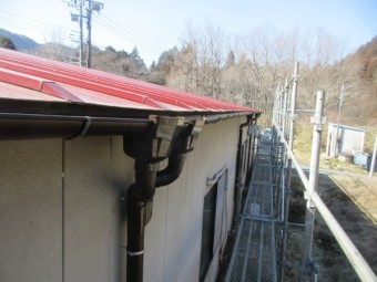 集水器からの排水をP管に収めました
