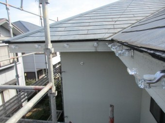 全ての軒樋金具が付け終わりました