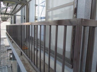 2階のベランダ手摺塗装の完工です