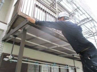 テラスの清掃中です