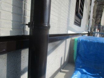 縦樋の中塗り終了です