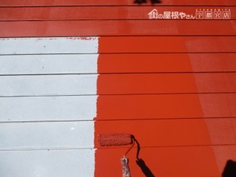 板金屋根のさび止め塗装中です