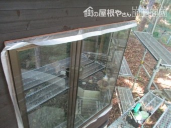 サッシの養生をしました