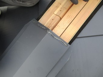 重ねにシーリング材を塗布しました