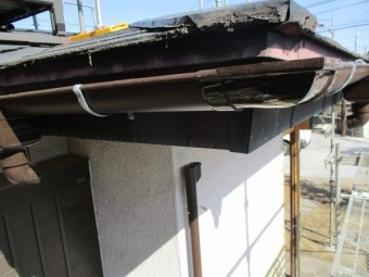 縦樋にP管を取り付けました