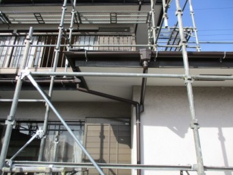 呼び樋をP管に納めました
