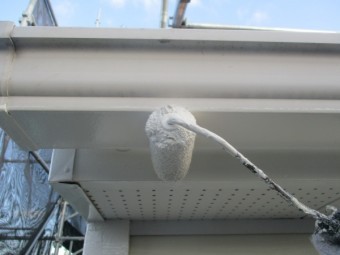 軒樋の中塗り中です