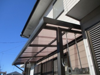 波板の下からの状態です