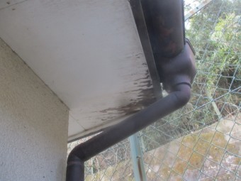 縦樋の破損箇所です
