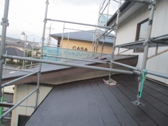 1階屋根の中塗りが終了しました