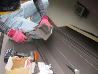 壁水切り板金の加工中です