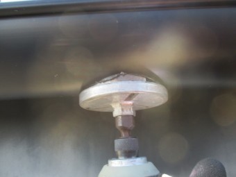 軒樋に排水穴を開けました