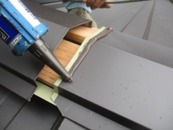棟板金を繋ぎました
