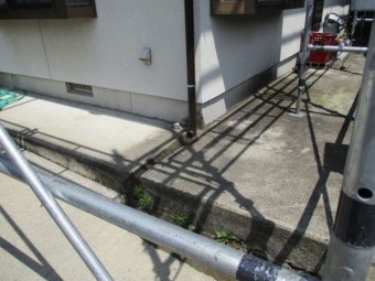 縦樋を取り付けました