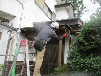 雨樋の撤去中です