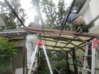 波板の撤去中です