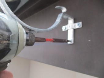 軒樋金具を取り付けました