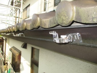 軒樋金具を取り付けました