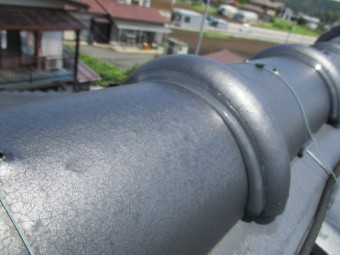 丸瓦をコーキングしました