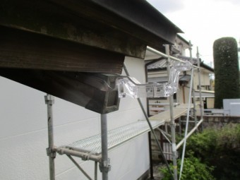 軒樋金具を取り付けました