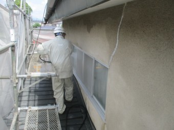 外壁の洗浄中です