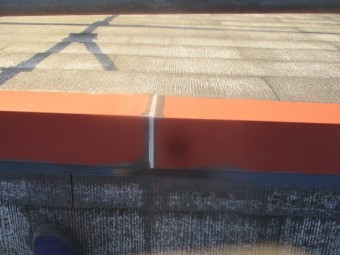 棟板金の繋ぎをシーリングしました