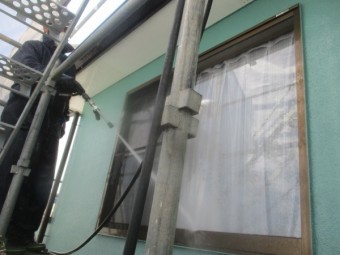 外壁洗浄中です