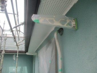軒天の仕上げ塗装が終了しました